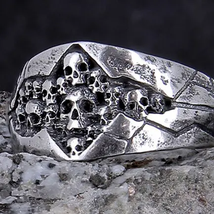   Bague avec têtes de mort en argent