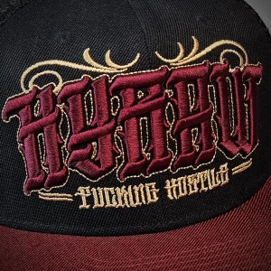 CASQUETTE SNAPBACK RED CLASSIC. Broderie en relief 3D et broderie à plat.
