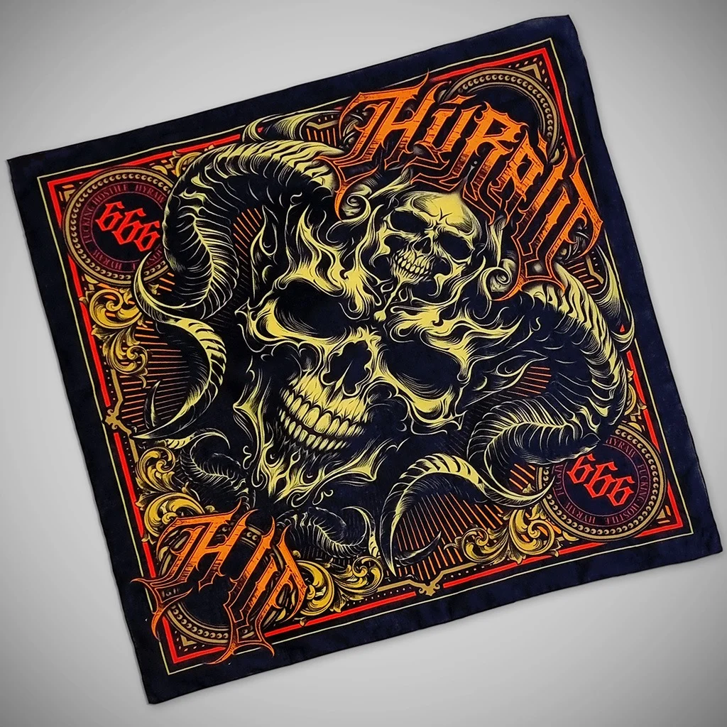 Ce bandana Conçu en tissu de haute qualité, il est idéal pour ajouter une touche macabre à sa tenue quotidienne. Il peut se porter autour du cou, en masque, ou comme accessoire pour les cheveux : le bandana 