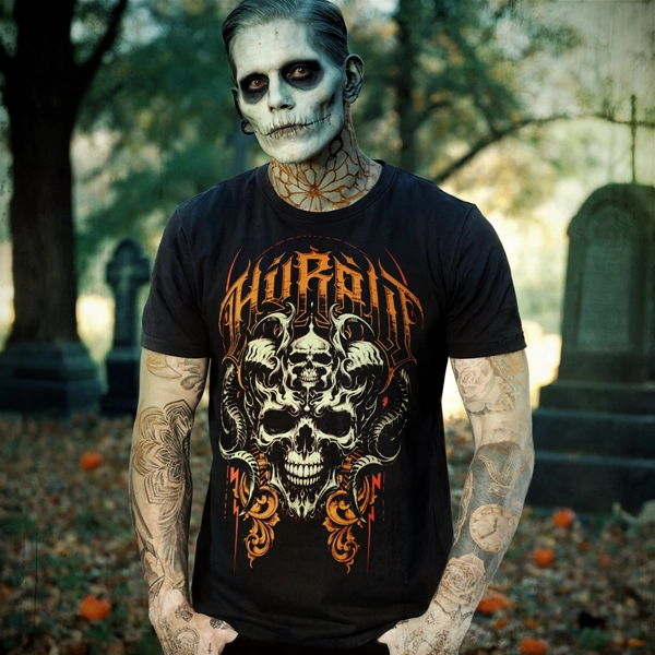Série limitée Spéciale Halloween. T-shirt noir avec impression 3 couleurs du visuel HALLOWEEN 2024 sur le devant. Artwork by Hyraw Design. T-shirt imprimé en France.