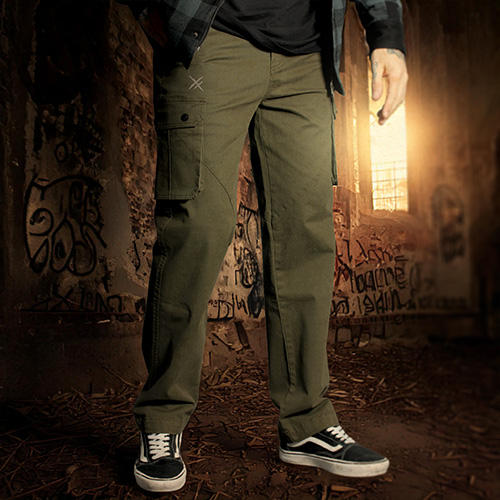 Le cargo KHAKI BEAT, pour un look à la fois Metal et Streetwear.